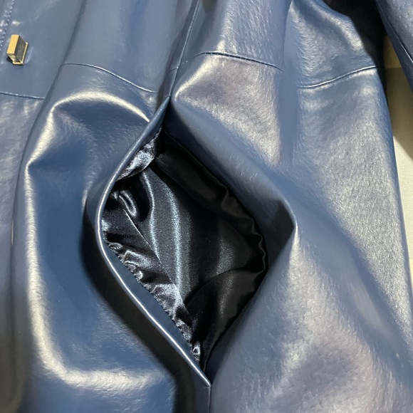 Blue leather jacket - Picture 4 of 11